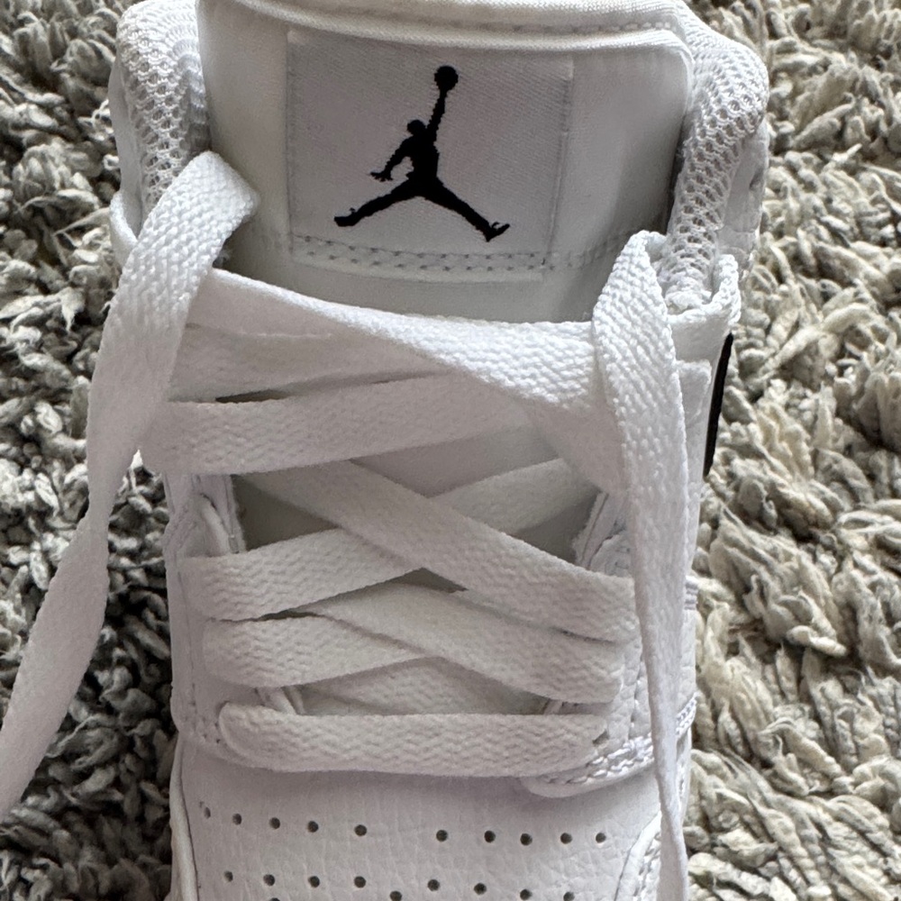 Nike child’s  White and Black baseball ⚾️ Spikes - Picture 6 of 6